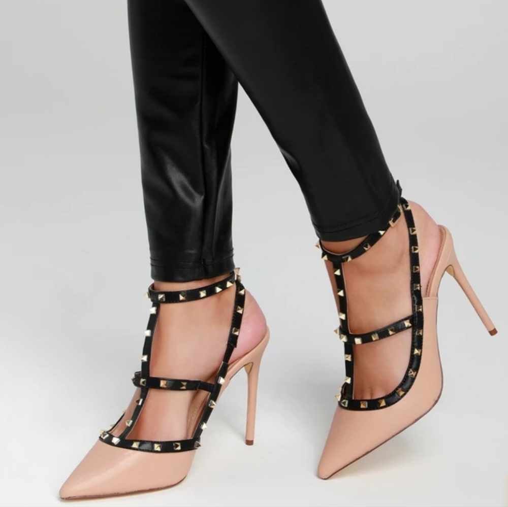 Lulus Vanek Pumps in Nude w/Black trim